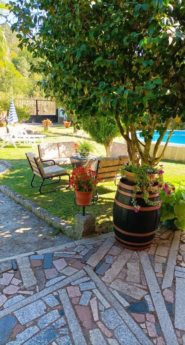 Chalet con jardín y piscina en Leiro — 2