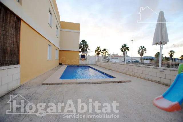 ADOSADO CON PISCINA, GARAJE Y TERRAZA CERCA DE LA PLAYA - foto 4