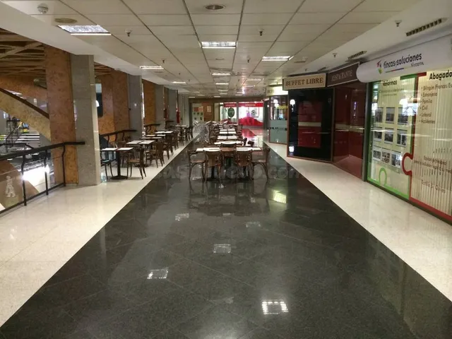 Local en el centro comercial Bulevar Plaza (FNAC) — 2