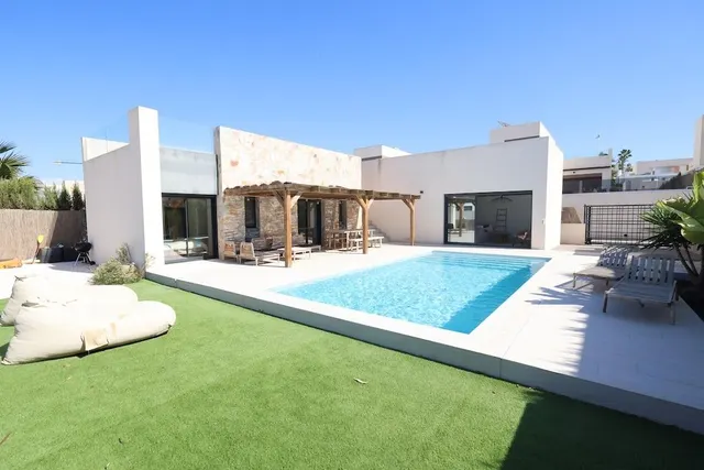 Villa moderna con piscina privada y vistas al golf en La Finca, Algorfa — 23