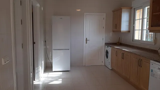 Villa 3 habitaciones 465m² en venta - Playa del Esparto-Veneziola — 28