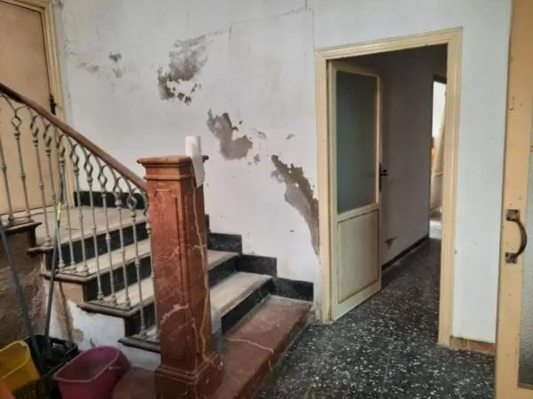 Planta baja de un edificio de 2 plantas — 12