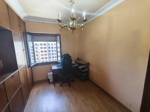 FANTASTICA OPORTUNIDAD 8º PISO 92m2 en AVENIDA GASTEIZ esq. Beato - LUZ Y VISTAS- 3 hab. para entrar a vivir o Actualizar — 23