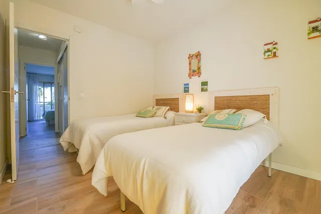 Piso reformado en Cambrils con piscina y parking incluido — 13