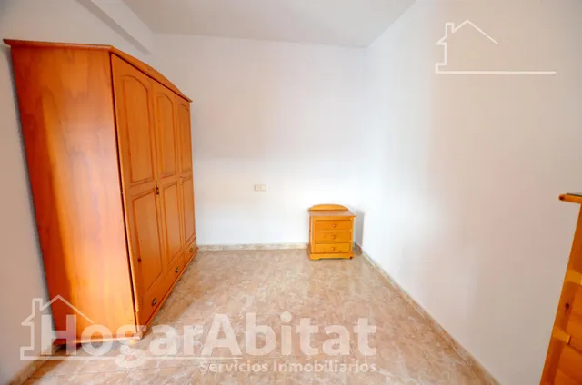 Alto, luminoso y exterior con balcón — 22