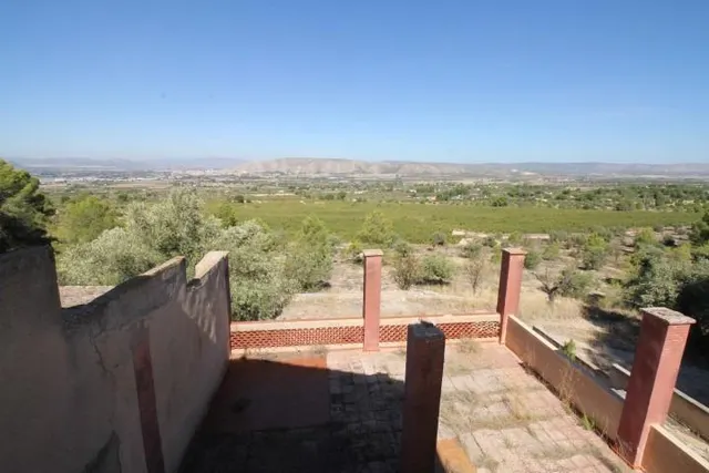 IMPRESIONANTE FINCA DE 30 HECTÁREAS CON TERRENO CULTIVABLE Y VISTAS PANORÁMICAS A VILLENA — 25