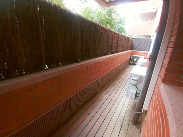 Planta baja de 2 habitaciones con piscina comunitaria para reformar — 11