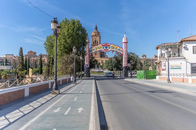AMPLIO LOCAL EN PLENO CENTRO DE GUADIX!!!!!!!!!!!!!!! — 24