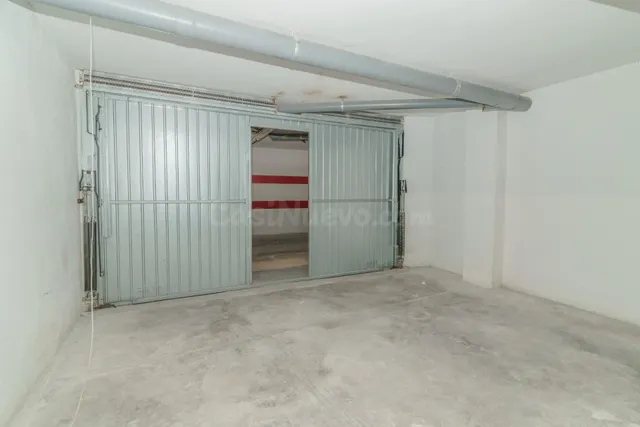 Garaje cerrado de 24 m2 en la zona del Puerto de Motril - foto 3