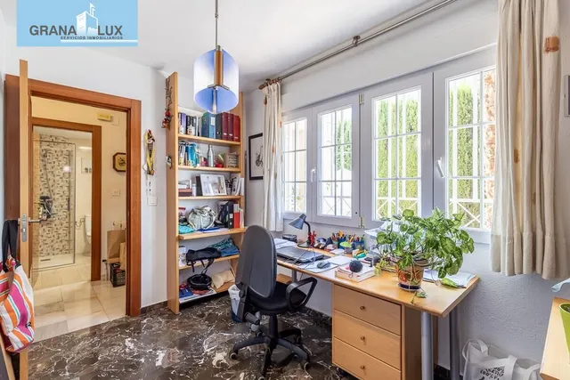 CASA PAREADA EN LA ZUBIA CON PISCINA, ZONA DE BARBACOA Y JARDÍN — 10