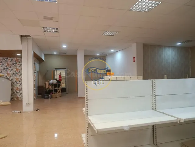 Amplio local planta baja chaflanero en venta y alquiler en O