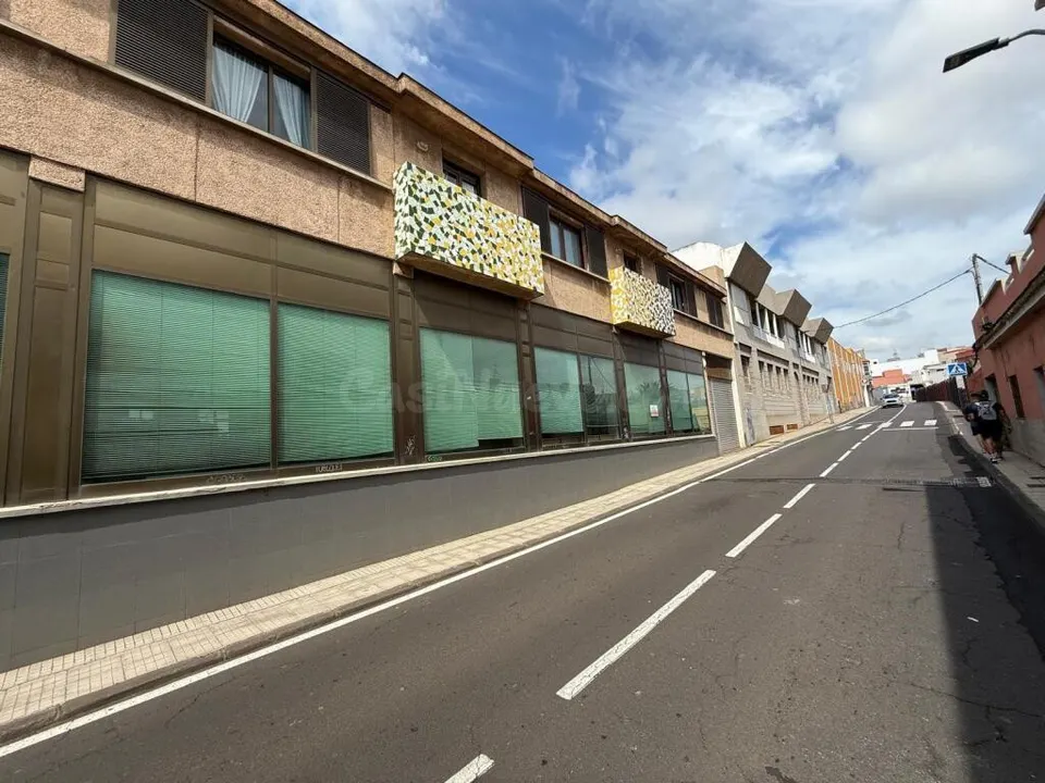 Gran Local en Venta en La Laguna - Espacio que Impulsa a tu Negocio