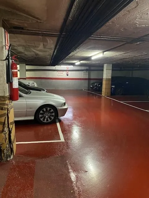 Parking en Av. Generalitat 26 (coche mediano o pequeño) — 13