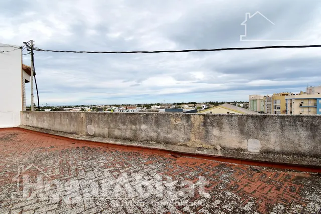 ¡OPORTUNIDAD PARA INVERSORES! GRAN EDIFICIO CON DOS VIVIENDAS INDEPENDIENTES, DOS TERRAZAS Y PARCELA — 20