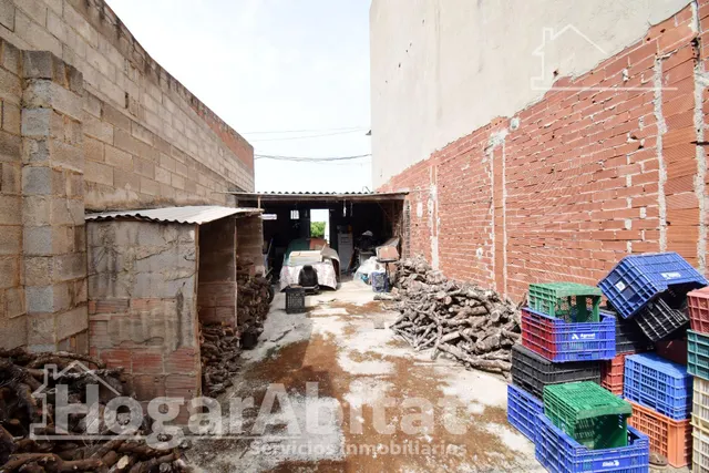 TERRENO URBANO CON MUCHAS POSIBILIDADES — 12