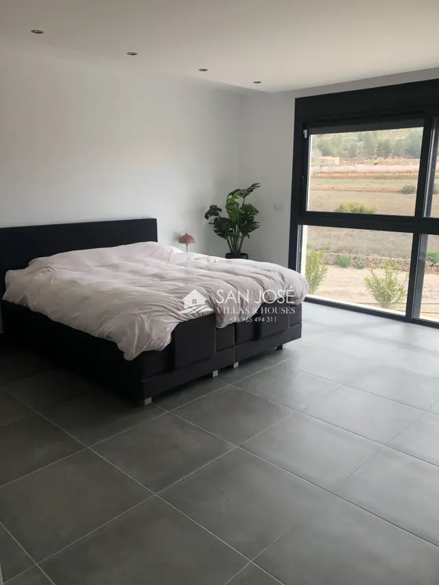 SE VENDE ESPECTACULAR CHALET DE LUJO EN MONOVAR. — 7