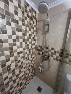 Amplia Propiedad de 3 habitaciones con Vistas a la Montaña — 17