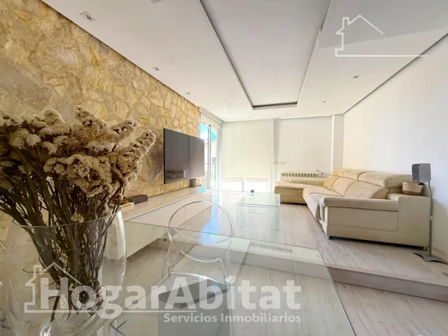 Excelente ubicación y reforma integral en este luminoso piso exterior con terraza, garaje y piscina comunitaria — 14