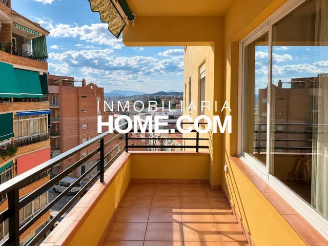 Amplio piso semireformado con terraza orientación sur en La  - foto 2
