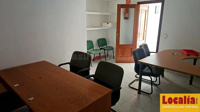 Local ideal para oficina o gabinete, Torrelavega.