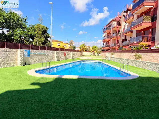 APARTAMENTO ESQUINERO EN PLANTA BAJA CON 2 DORMITORIOS, PISCINA, PARKING Y TRASTERO CERCA DE LA PLAYA — 26