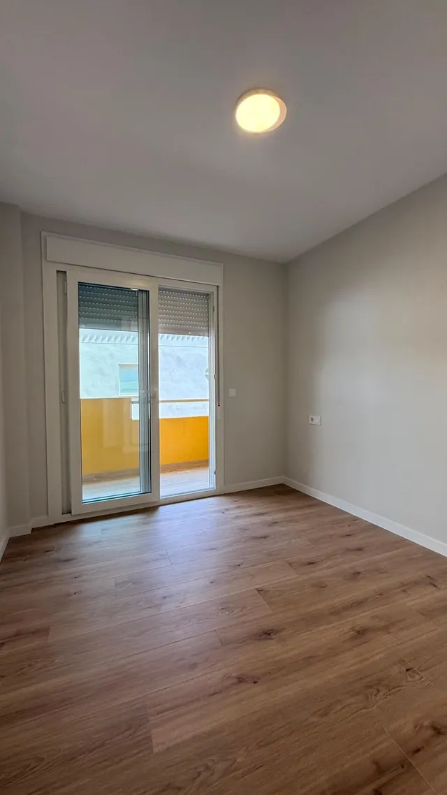 Apartamento reformado en Fuengirola, segunda línea de playa junto al puerto con licencia turística — 12