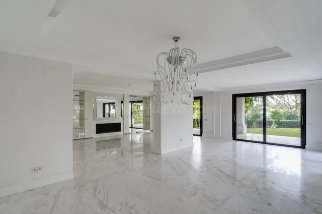 Chalet 6 habitaciones 555m² en venta - Altos de Estepona - foto 3