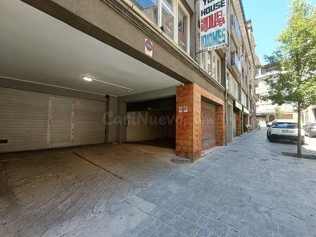 PÀRQUING TIPUS BOX / COTXE PETIT/ LOCAL O MAGATZEM - foto 4