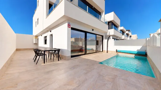 Amplia VILLA de nueva construcción con piscina privada en San Pedro del Pinatar — 30