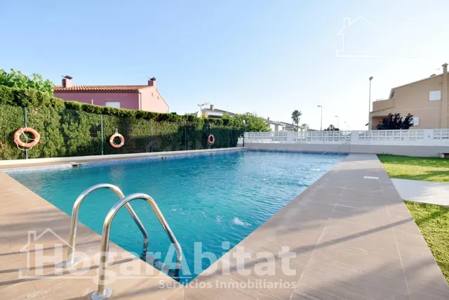 ADOSADO REFORMADO CON PISCINA, GARAJE, 3 TERRAZAS Y BARBACOA - foto 2