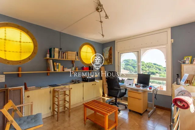 Casa independiente con piscina interior y jardín en venta en Calella — 15