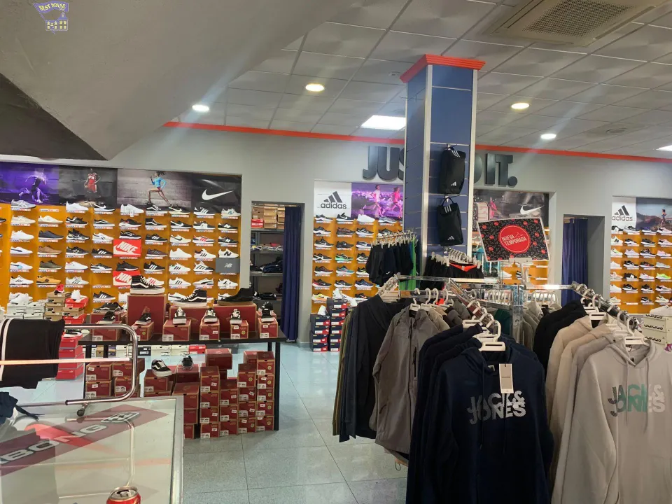 SE VENDE LOCAL COMERCIAL