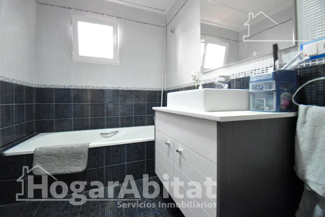 Extraordinaria amplitud en este luminoso primer piso con terrazas y trastero — 27