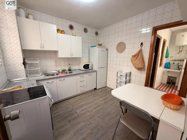 Amplio y Moderno Piso en el Corazón de Granada por €900 — 10