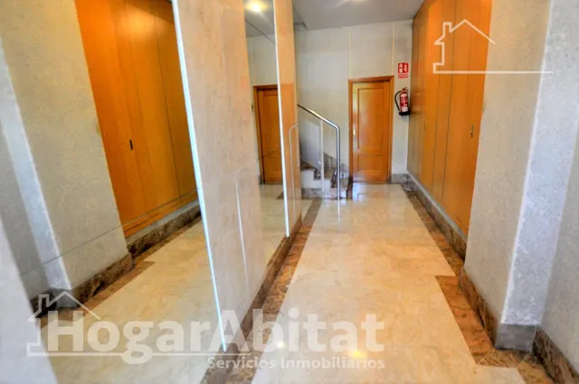 AMPLIO CON GARAJE Y ASCENSOR JUNTO HOSPITAL PESET — 38