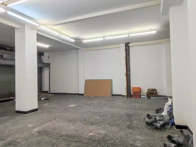 Amplio Local Comercial en Sant Antoni, Barcelona - Oportunidad de venta Única — 16