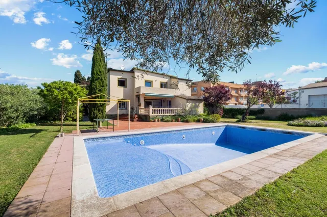 Gran casa con jardin y piscina privada en en centro de Sant  - foto 4
