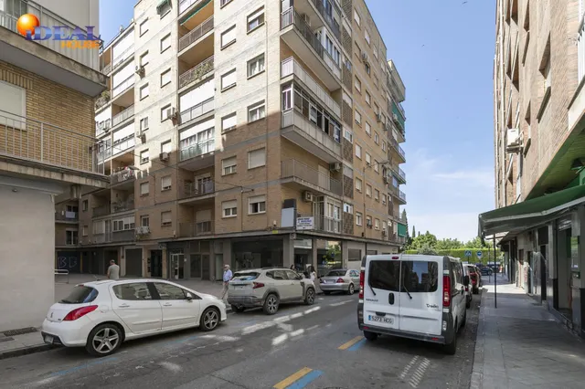 Piso en Calle Arabial con Vistas Despejadas al Parque García Lorca — 24