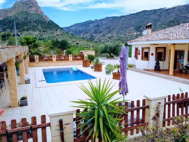 Encantadora Villa en Relleu con Vistas a la Montaña y Máxima Privacidad — 9