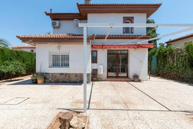 Magnífica casa con parcela en urbanización privada con pisci - foto 2