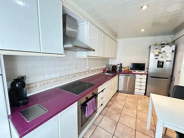 Casa con piscina privada, terrazas y posibilidad de garaje en el centro de Castellar del Vallès — 8