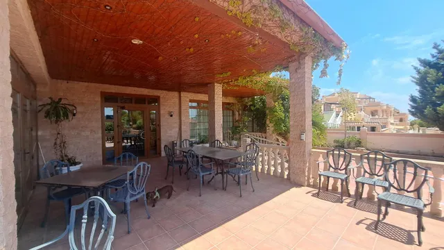 RESTAURANTE EN CABO ROIG. CON 871 M2. — 36