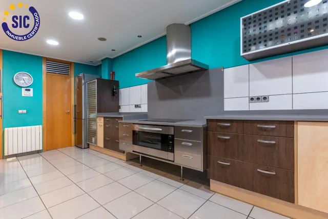 Exclusiva casa en calle Alacuás: espacio, diseño y máximo confort — 11