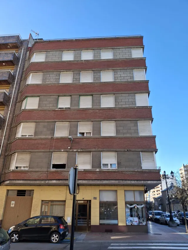 VENTA: Edificio en la Zona Alta de Ponferrada. OPORTUNIDAD — 2