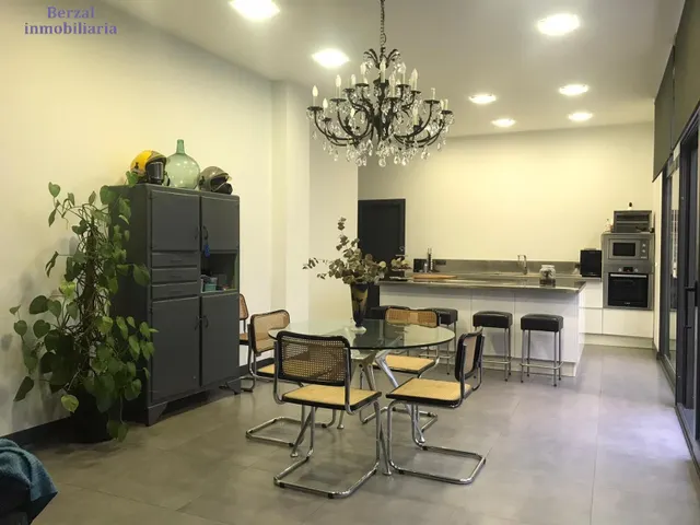 Vivienda SINGULAR en el centro de Logroño.Planta baja, más dos. Terraza de sesenta metros y jardin con pozo. — 2