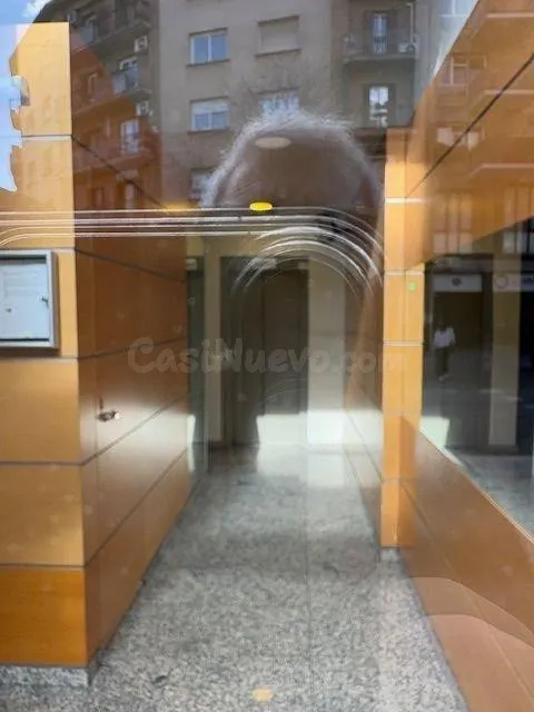 Se vende PISO OKUPADO + 2 garajes en Maragall de Barcelona,  - foto 3
