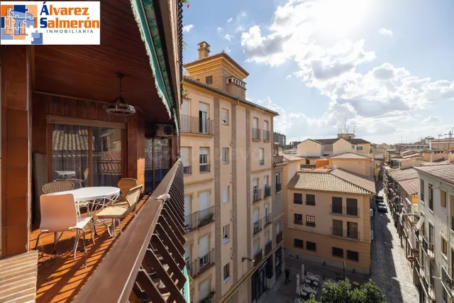 Piso y cochera en venta junto Acera de Darro.