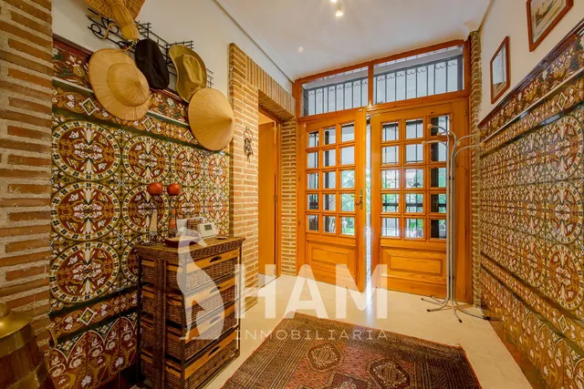 Casa en una planta con pabellón de invitados, piscina y garaje – Parcela 1.180 m2 — 18