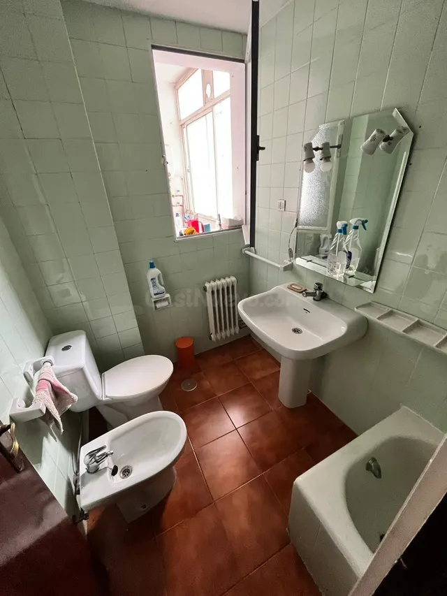 PISO AMPLIO DE 4 habitaciones EN CALLE DOCTOR AZPITARTE – ID - foto 5