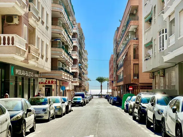 Apartamento reformado de 2 dormitorios a 240 m de la playa — 32